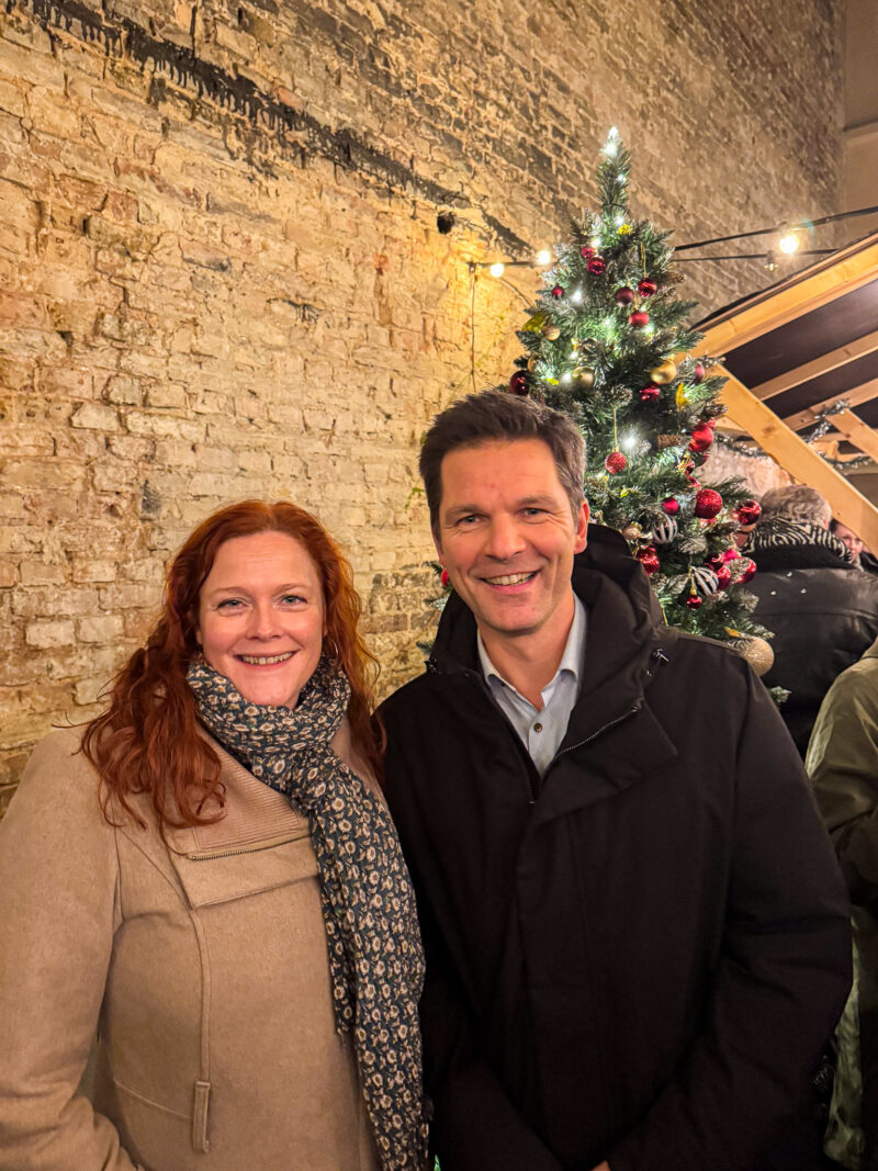 Bettina König und Steffen Krach wünschen frohe Weihnachten